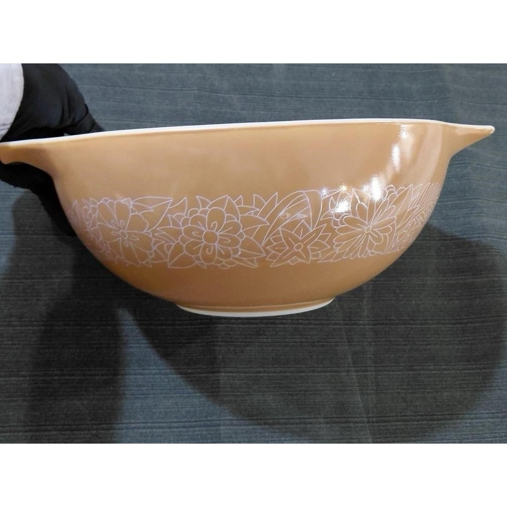 Vintage Pyrex Butterfly Gold Cinderella Bowl #443 and Small Mixing Bowl #401 - Picture 3 of 8